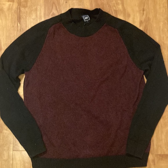 ❤️‍🔥5/20$ GAP💫 Black and Burgundy Long Sleeve Crew Neck Sweater - Picture 2 of 6